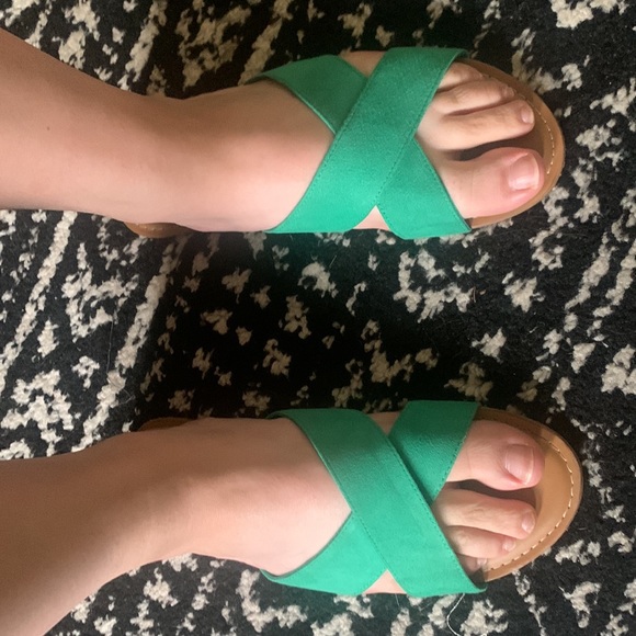 Old Navy Green Sandals, Size 8 - Picture 4 of 5